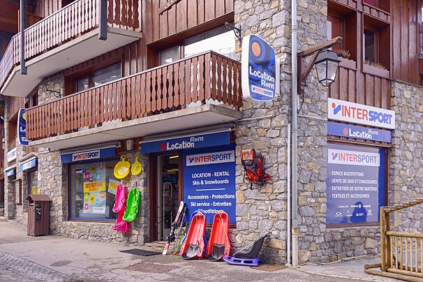 A store front with a sign that says intersport