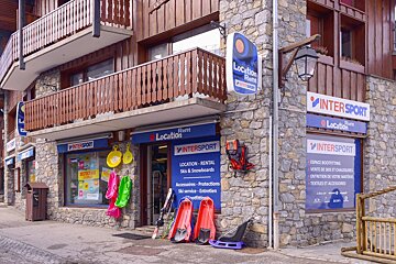 A store front with a sign that says intersport