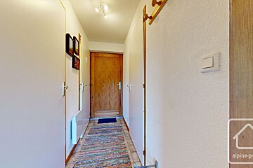 A hallway with a sign that says alpine-prop