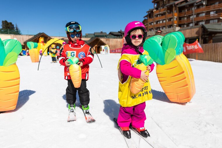 A children's ski lesson