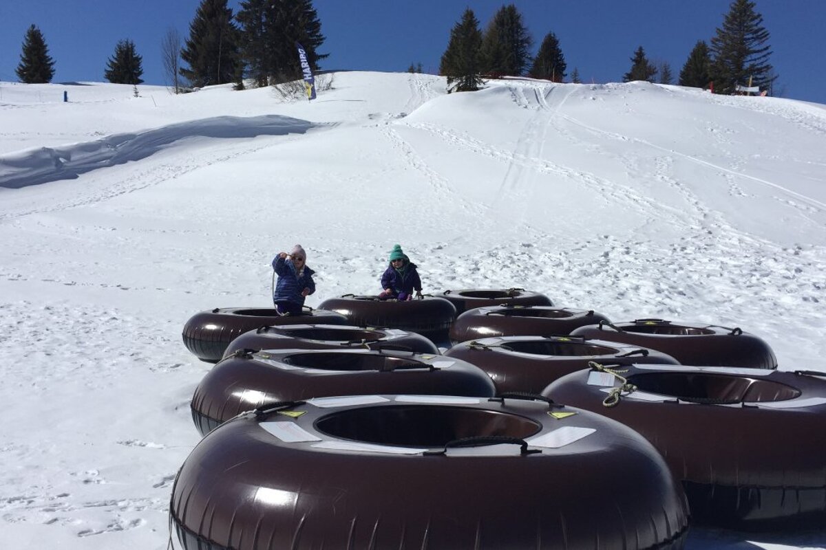 Snow tubbing at Ski Camp in Les Houches