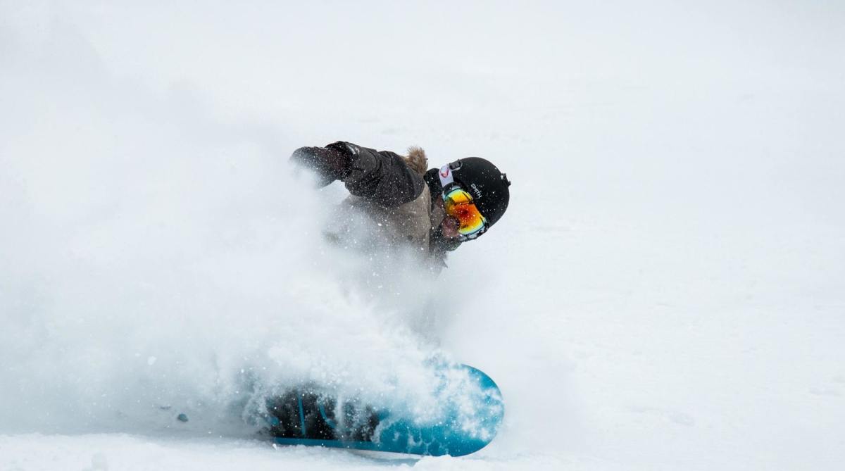 best snowboard shape for carving