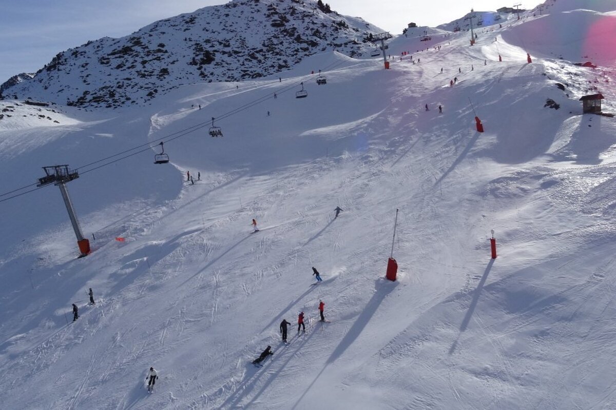 sunny pistes in val thorens