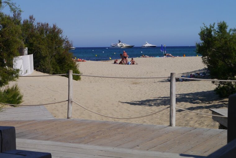 White sand beaches & superyachts