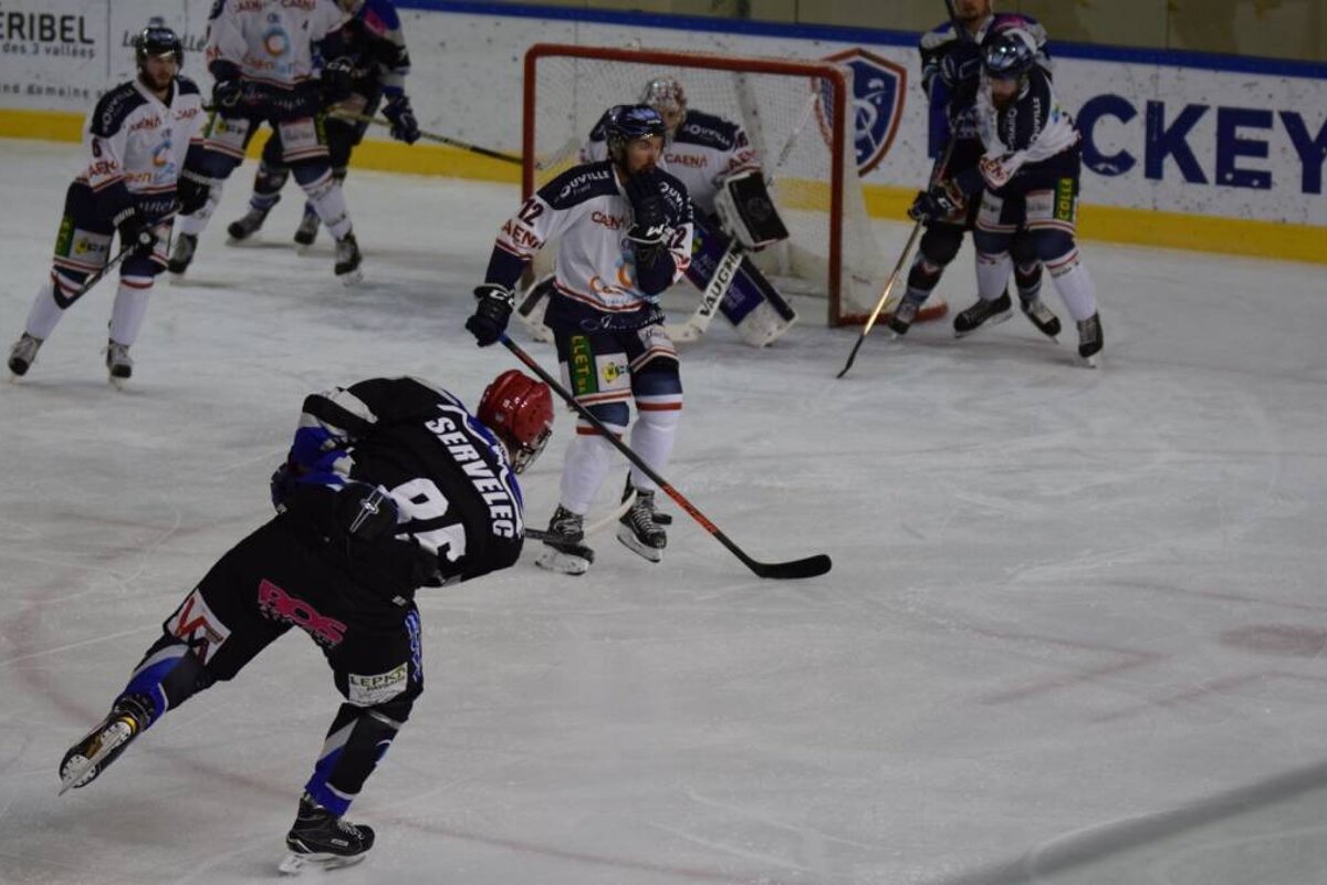 an ice hockey match in courchevel