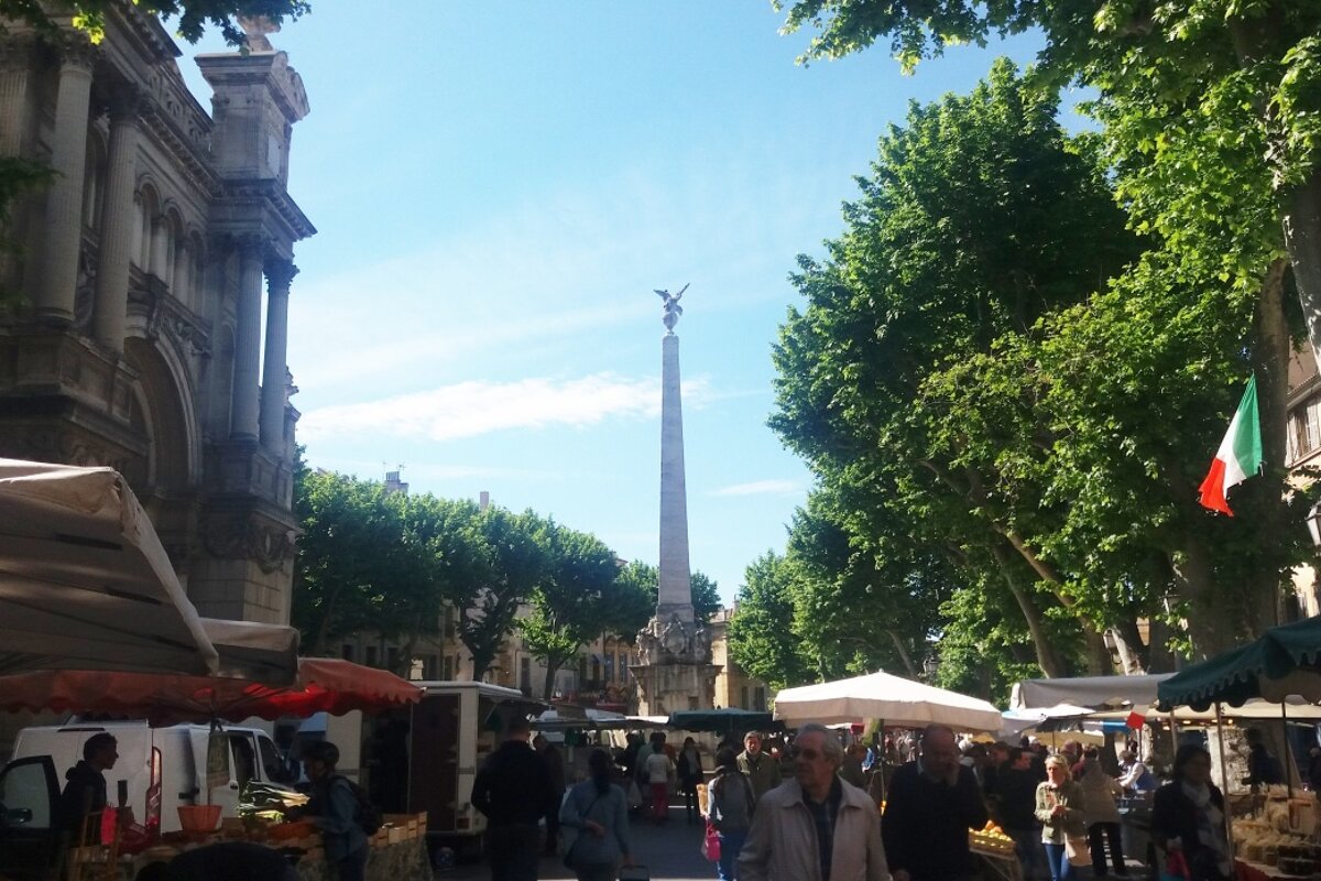 a amrket in aix en provence