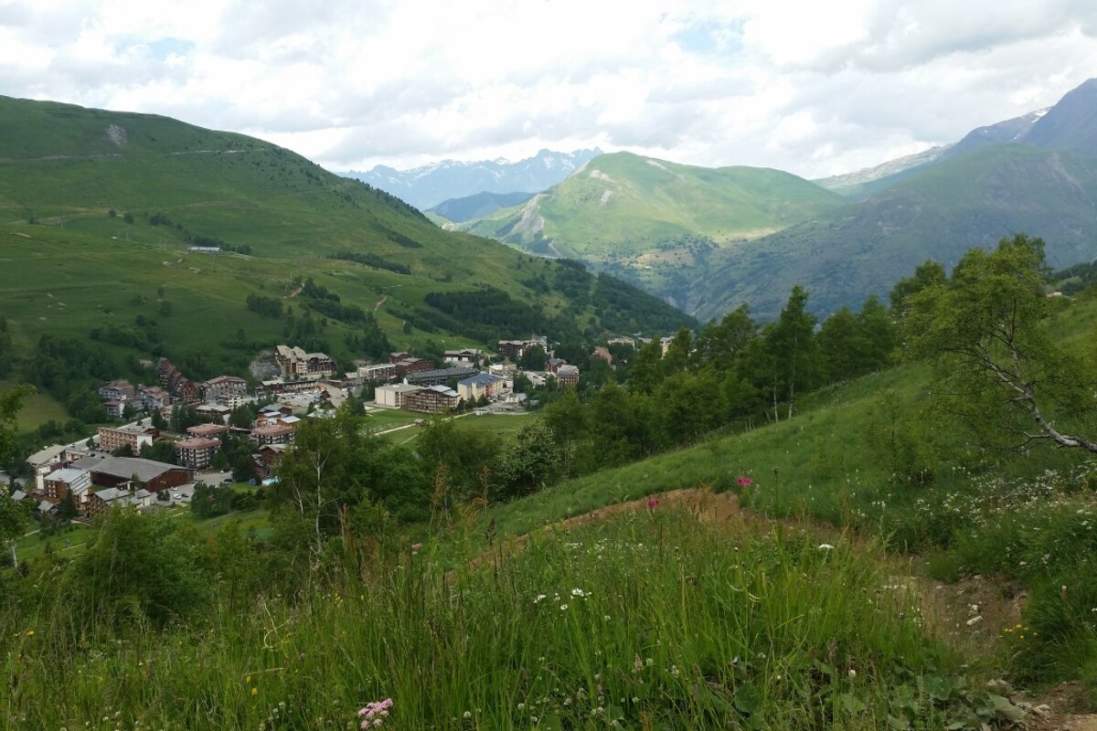 a bike trail in 2 alpes