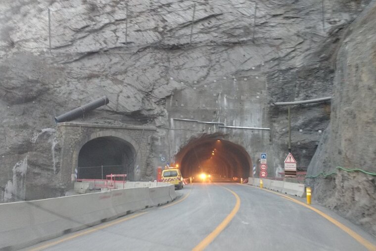 New tunnel section on the right- old petit tunnel du chambon on the left