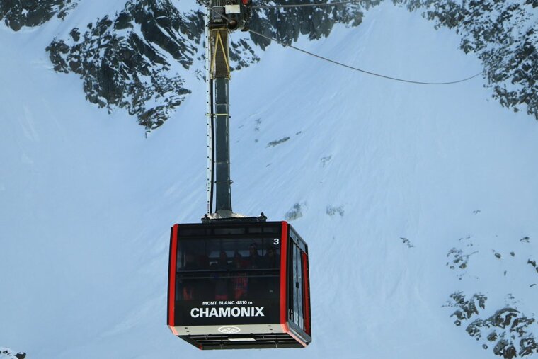 Second stage cable car from Plan de lAiguille to Piton Nord