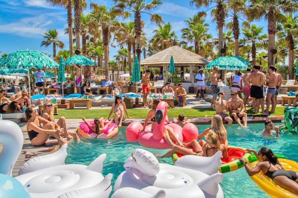 Tomorrow Deluxe Pool Party At Nikki Nikki Beach Saint