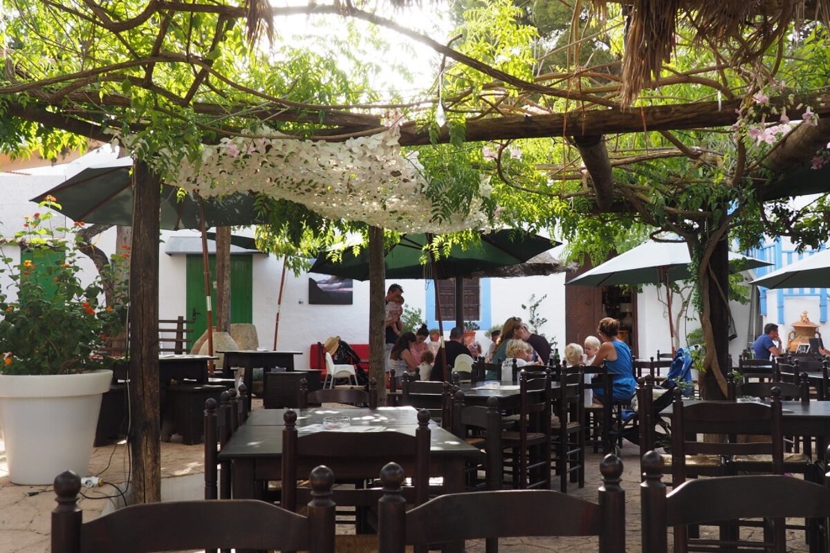 the courtyard of the raco verde restaurant in sant josep