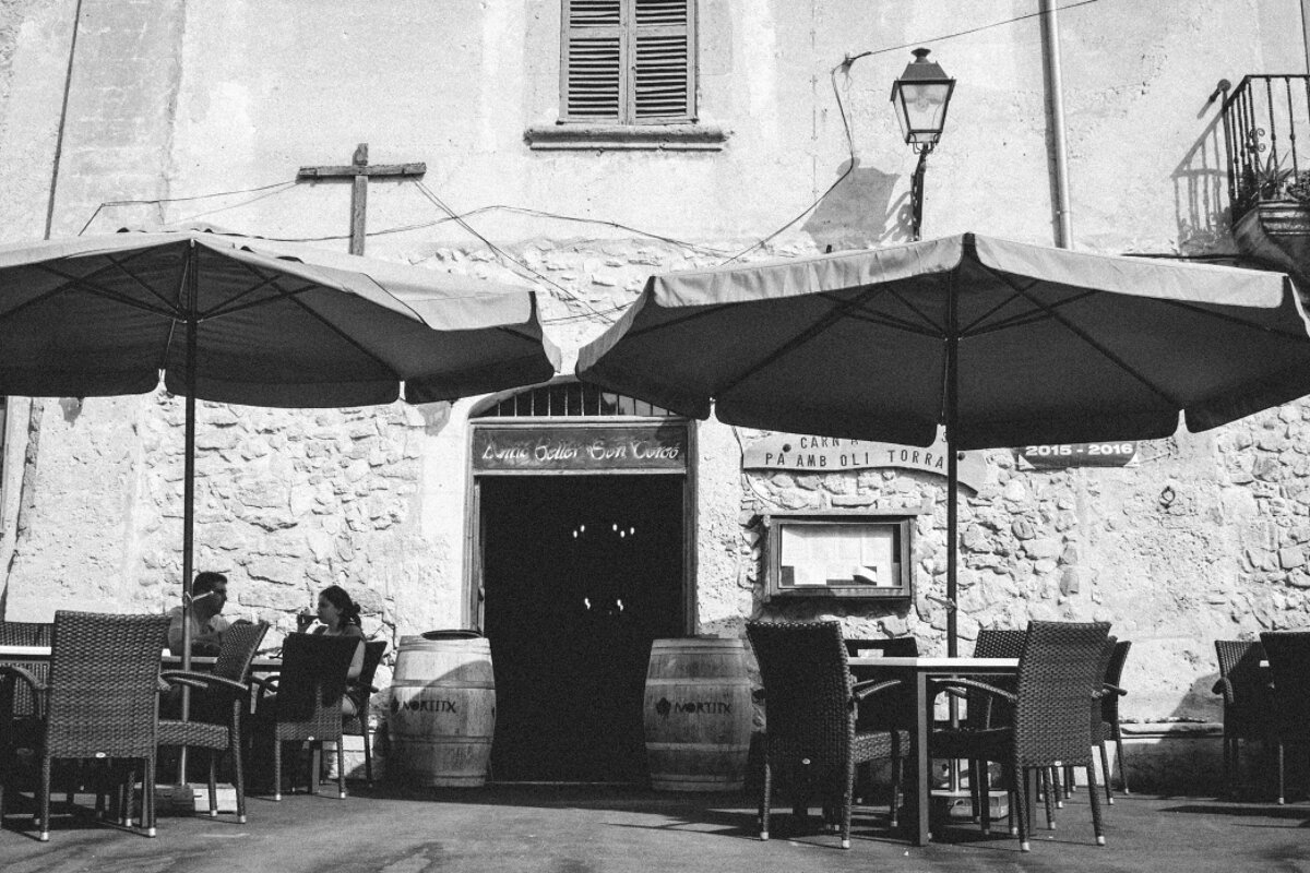 a restaurant in sineu - black and white image