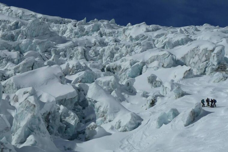Glacier leading down to the Salle a Manger