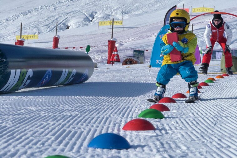 A children's ski lesson