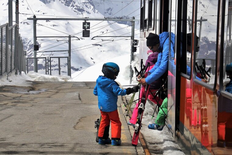 Going to ski by train
