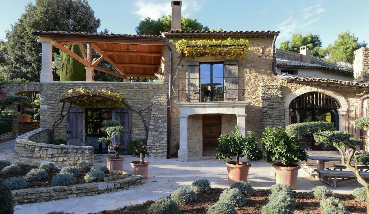 Domaine Les Roullets B&B, Oppede-le-Vieux | SeeProvence.com