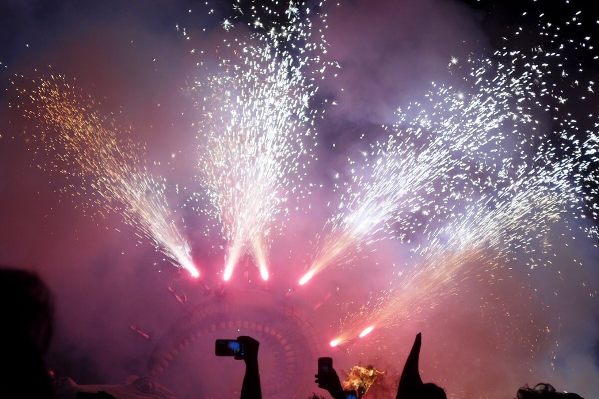 fireworks coming from a dragons tails at nit de foc palma de mallorca