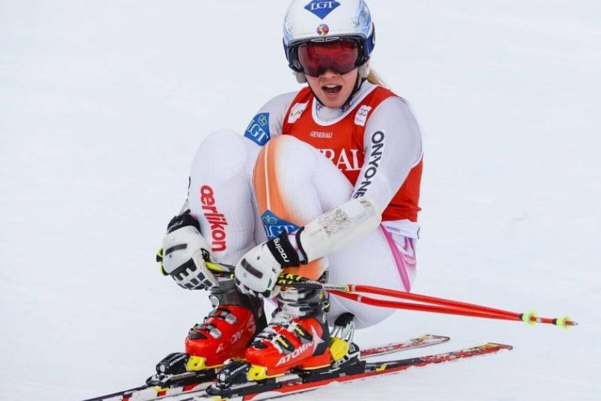 a female ski racer