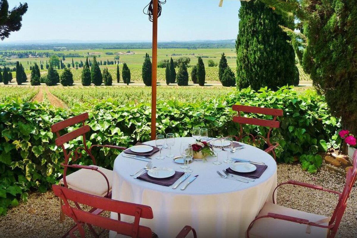 Chateau Des Fines Roches Restaurant Chateauneuf Du Pape Seeprovence Com