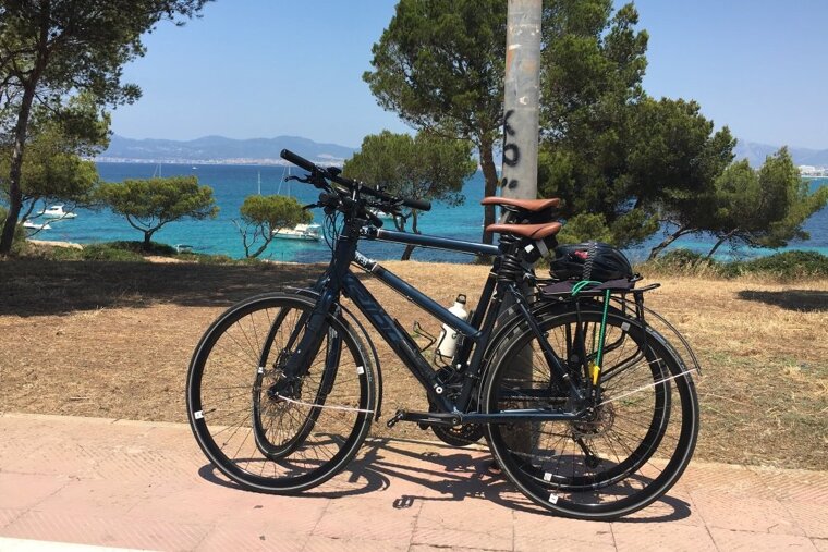 Beachfront cycling in Playa de Palma