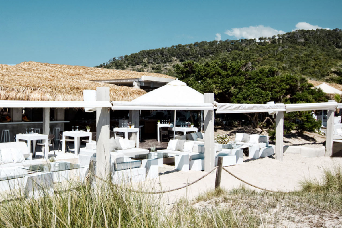 El chiringuito beach House terrace es cavallet ibiza