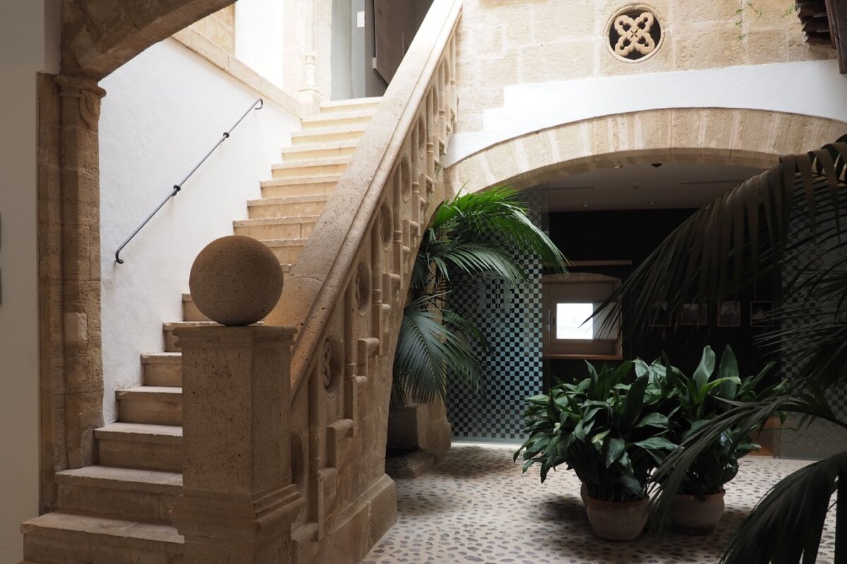 the staircase in teh 15th century mansion in dalt vila ibiza