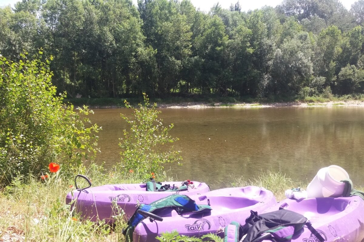 three canoes tied up on the banks for the river ceze