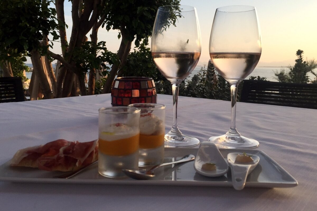 Wine & amuse bouche at les pecheurs in Antibes