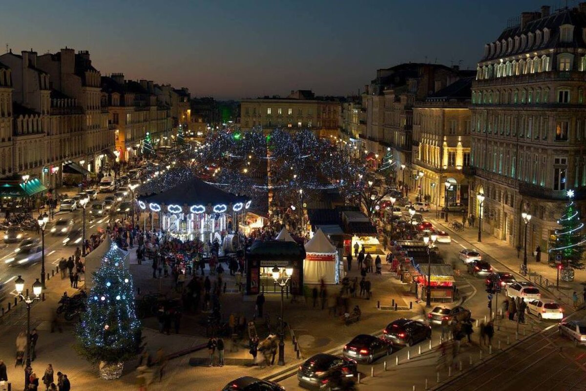 christmas markets and lights in the city of bordeaux
