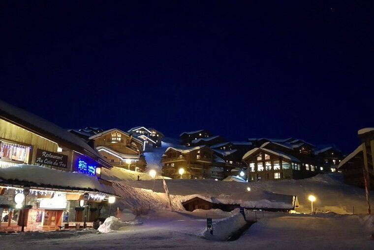 Plagne Soleil by night, still with impressive snow depths