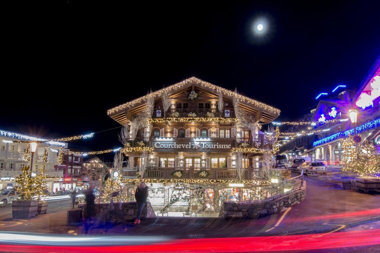 Courchevel 1850 at night
