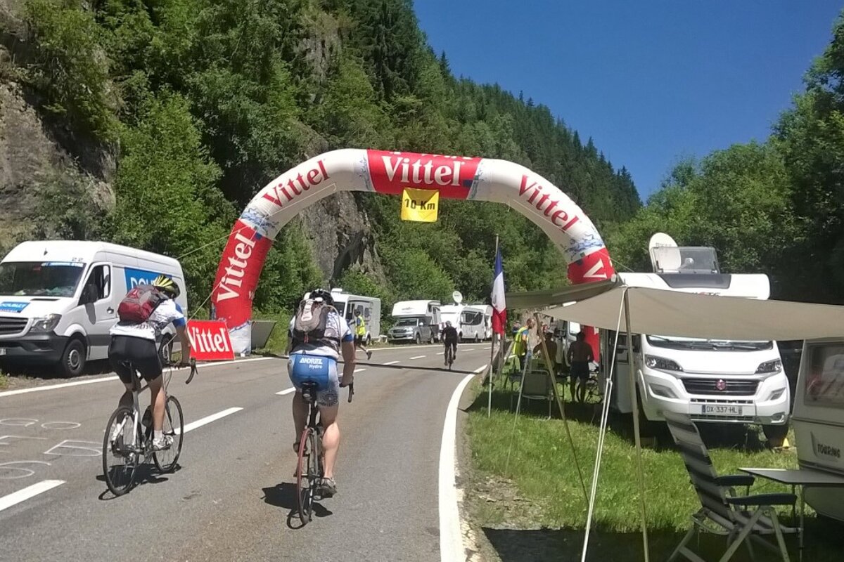 the 10km banner on the climb up to emosson dam