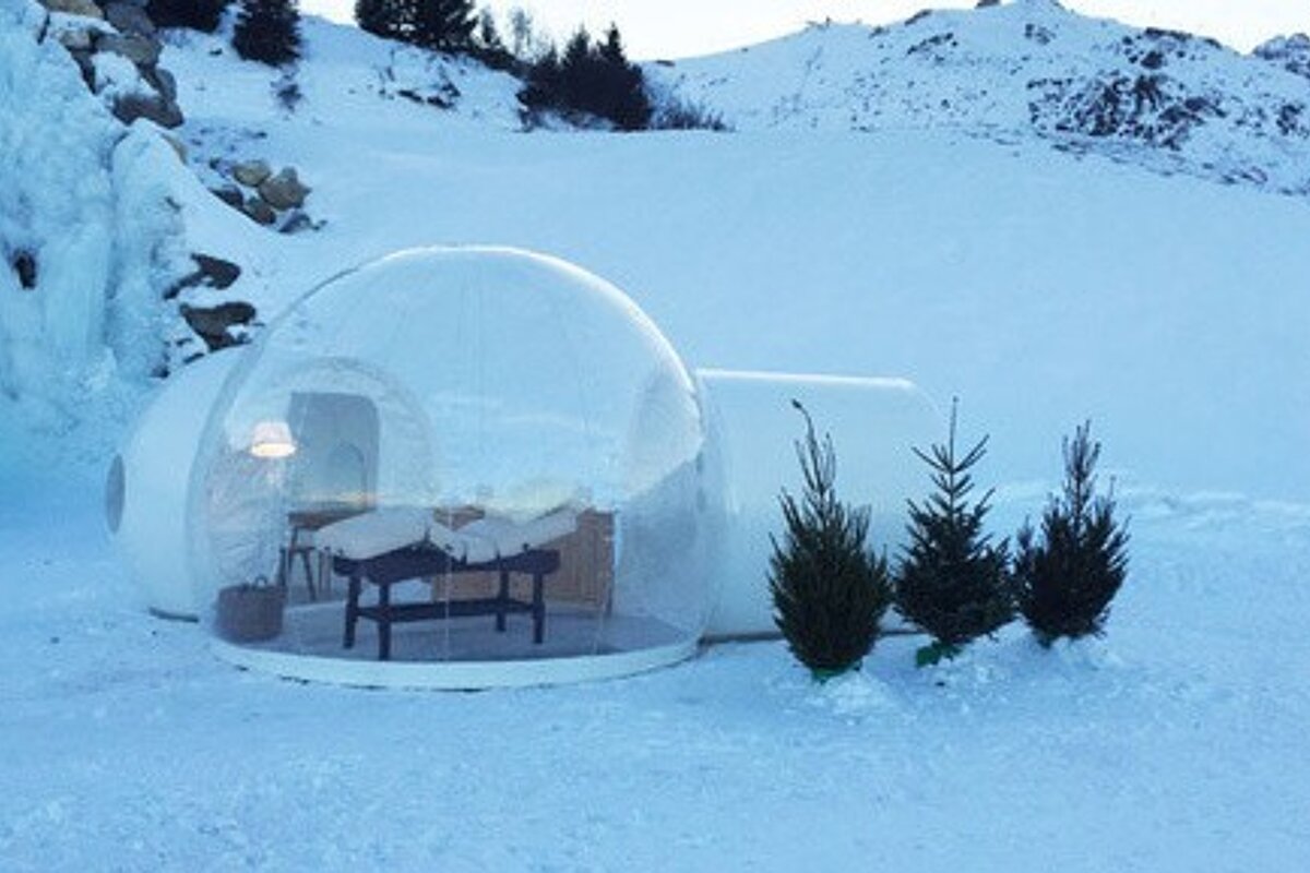 Massage in a bubble on the pistes