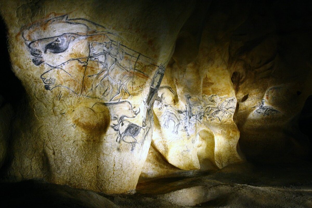 lion cave drawing in france