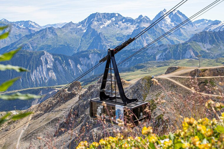 Saulire lift in the summer