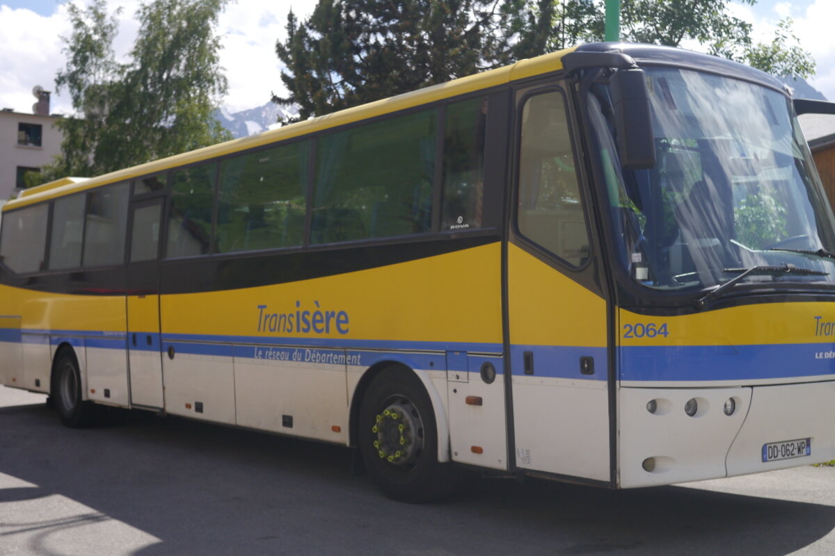 a bus in les 2 alpes