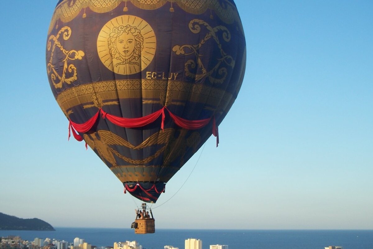 A romantic balloon ride, mallorca