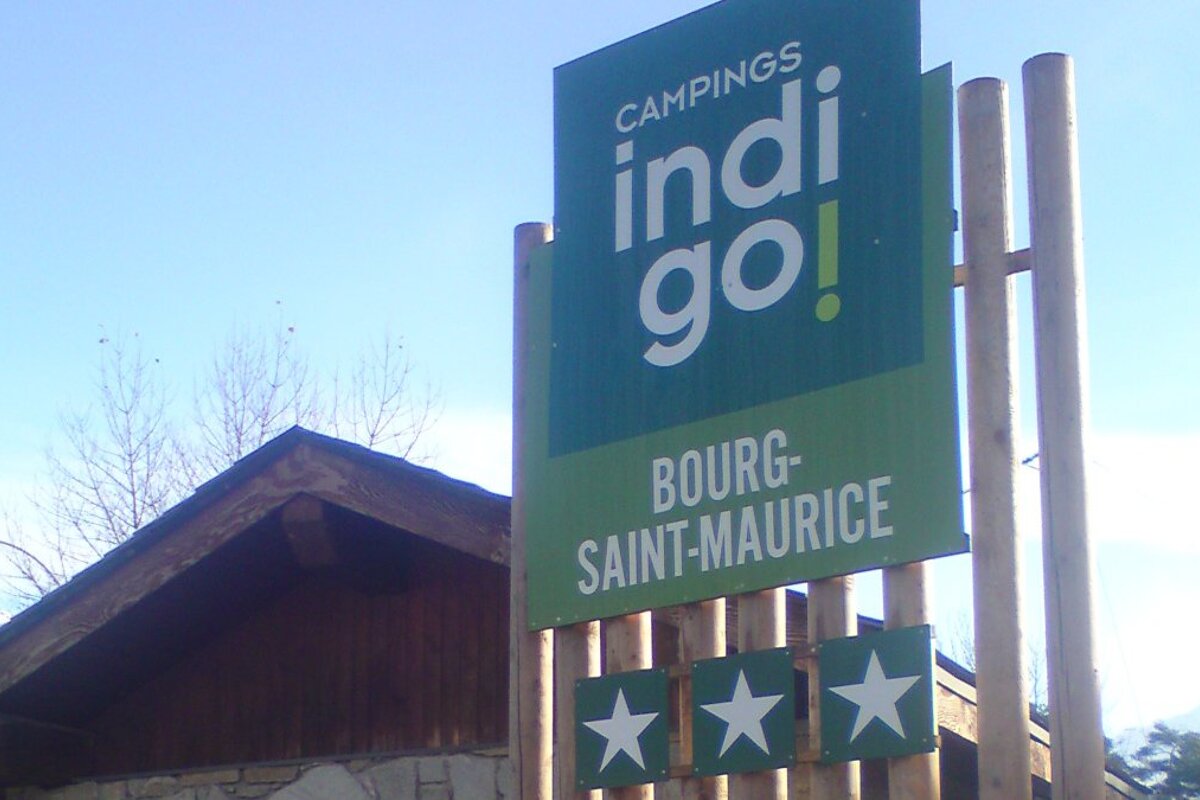 a sign outside a campsite