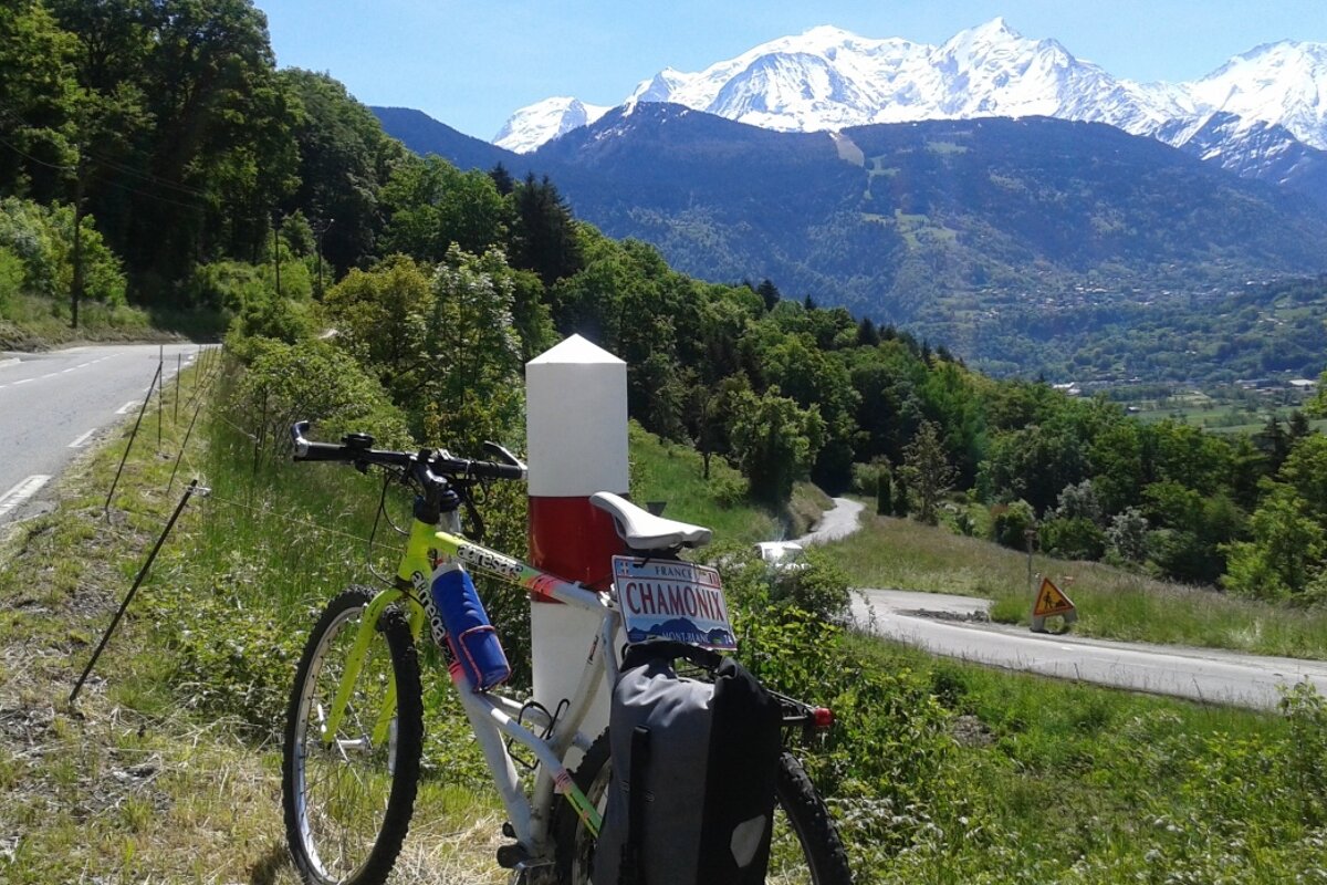 a mountain bike in view of mont blanc