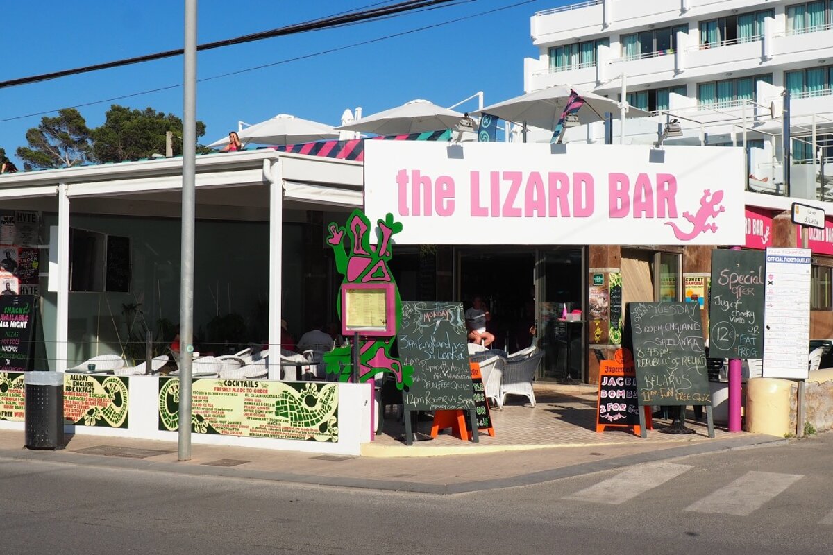 The lizard bar in san antonio, behind the es pouet beach