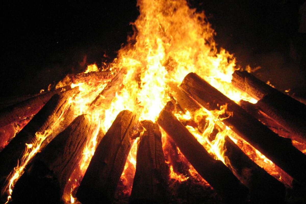 bonfire for fete de la saint-jean saint tropez