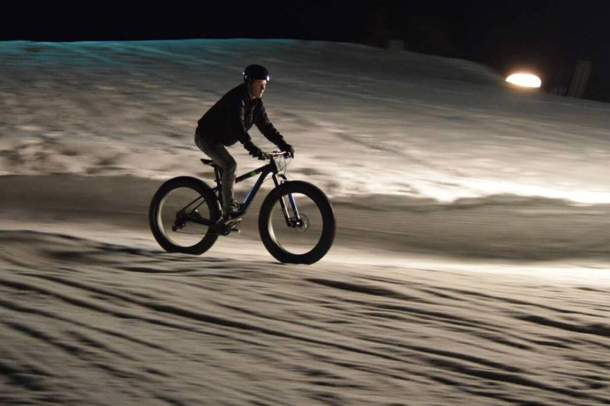 fat biking at night on the pistes of courcehvel