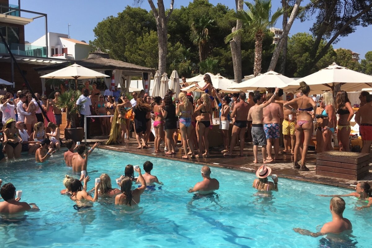 pool party vibe at nikki beach mallorca