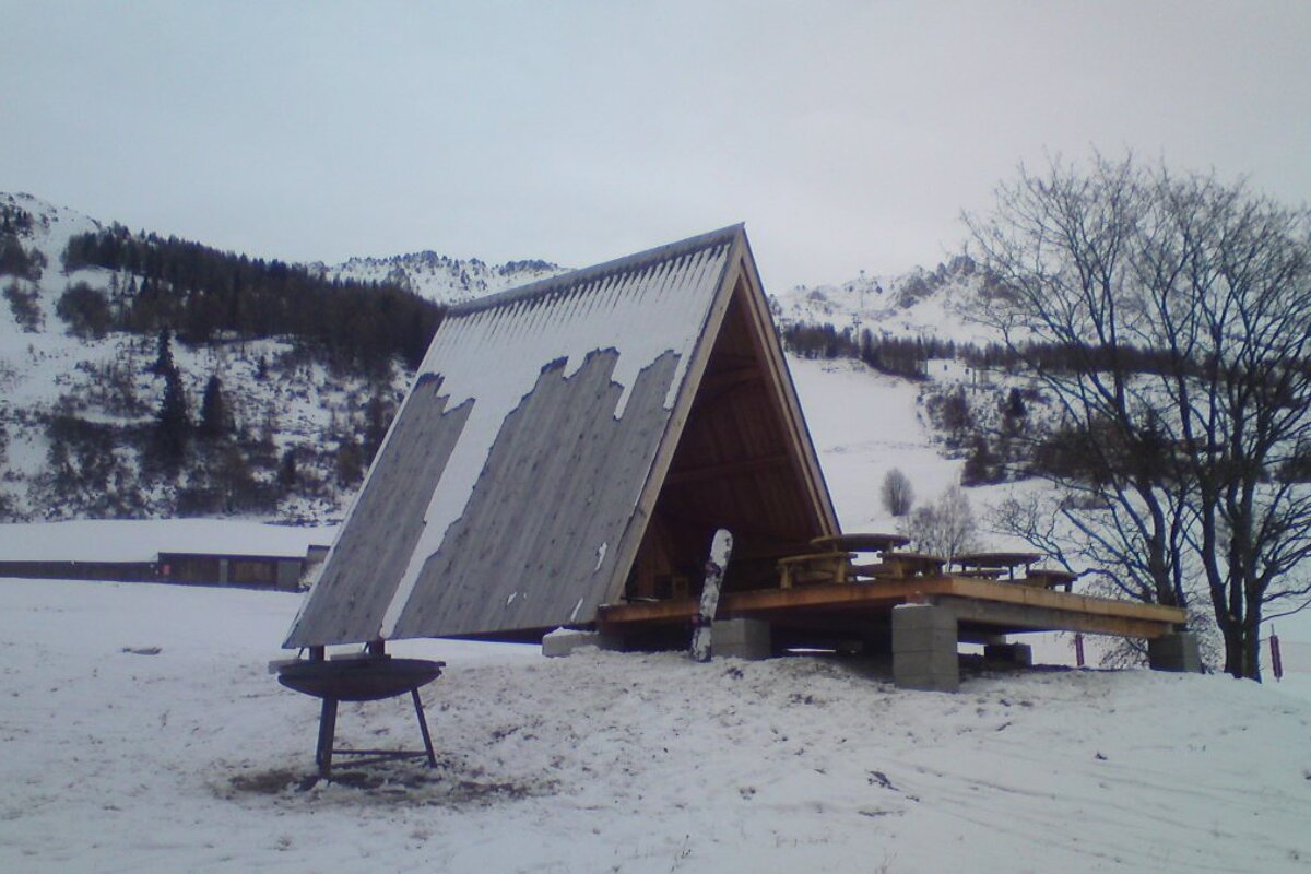 a barbecue area on the pistes