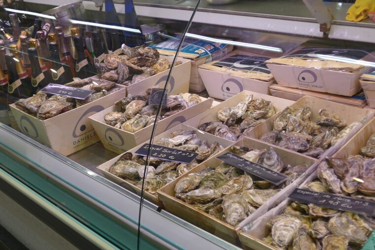 Oysters and Champagne at Mercat d l'Olivar