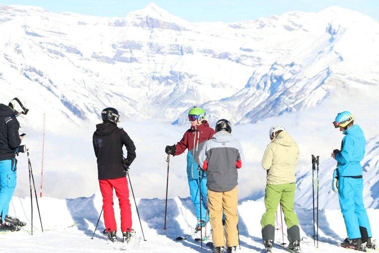 Group skiing in Verbier