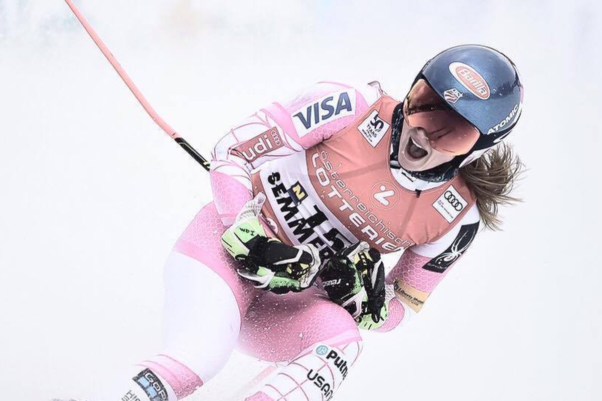 a female ski racer