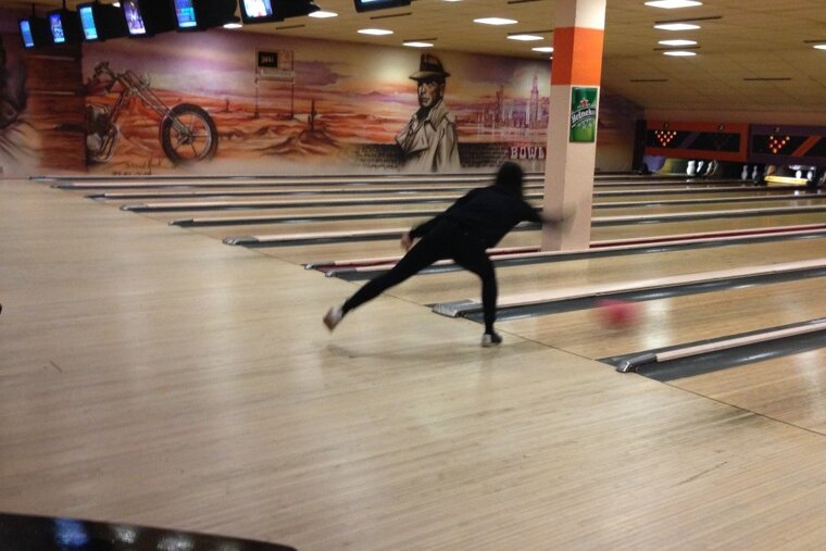 Ten lanes and some cool wall murals