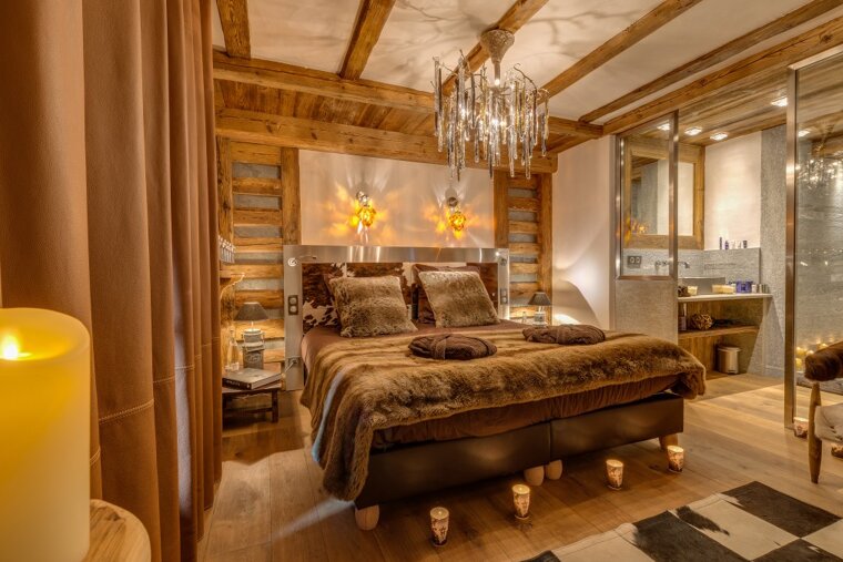 A double bedroom in the chalet