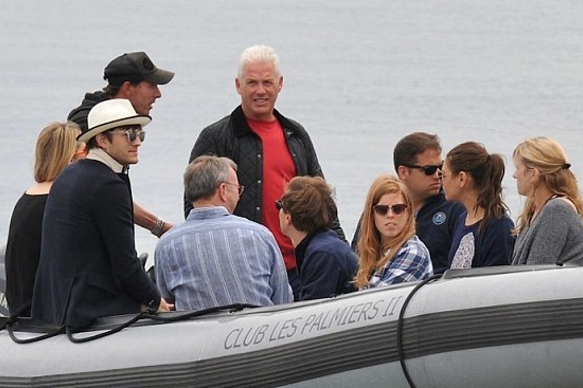 Princess beatrice, ashton kutcher & friends on boat to beach club in Pampelonne